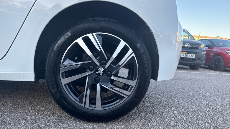 Peugeot 208 1.2 PureTech Active Premium + 5dr Petrol Hatchback